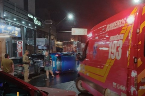 Colisão entre três veículos é registrada no Centro de Rio do Sul